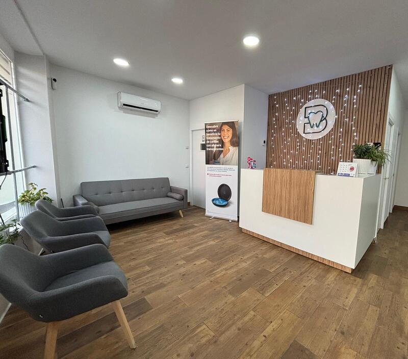 clinica dental bym recepcion 02