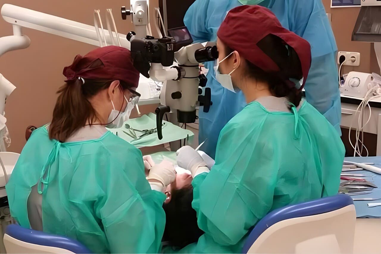 dra eva dentista en consulta