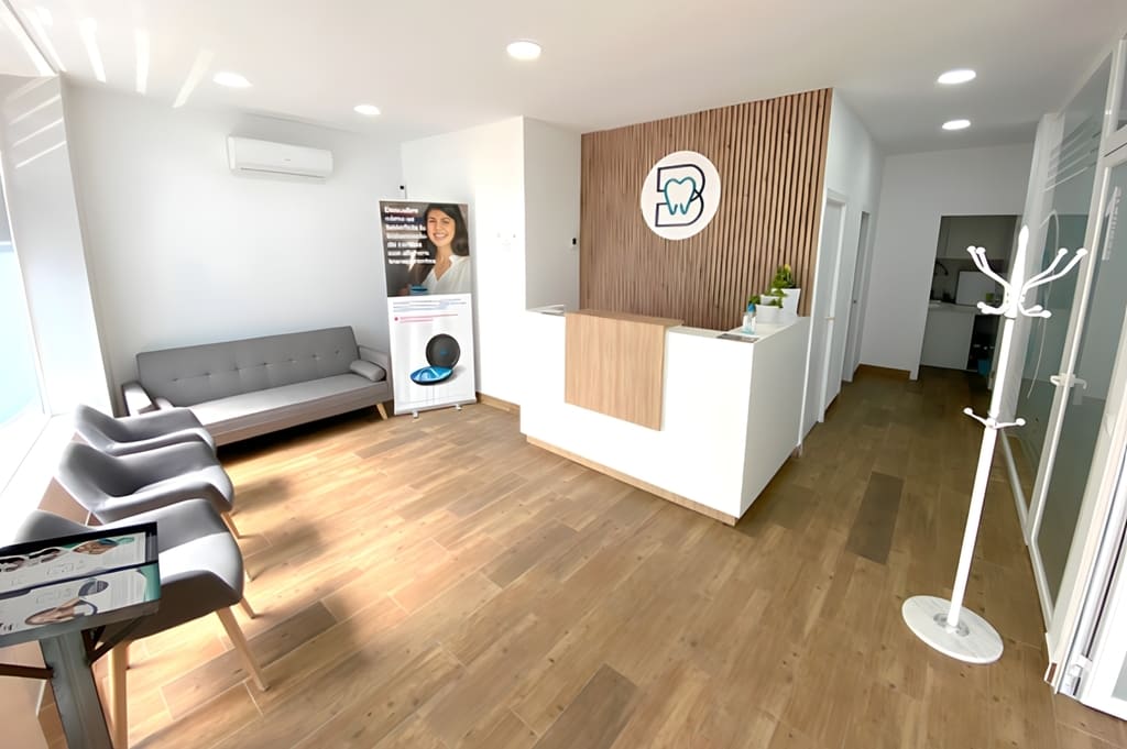 recibidor bym clinicas dentales